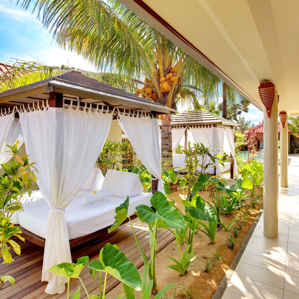 Couples treatment rooms, sauna, hot tub, massages