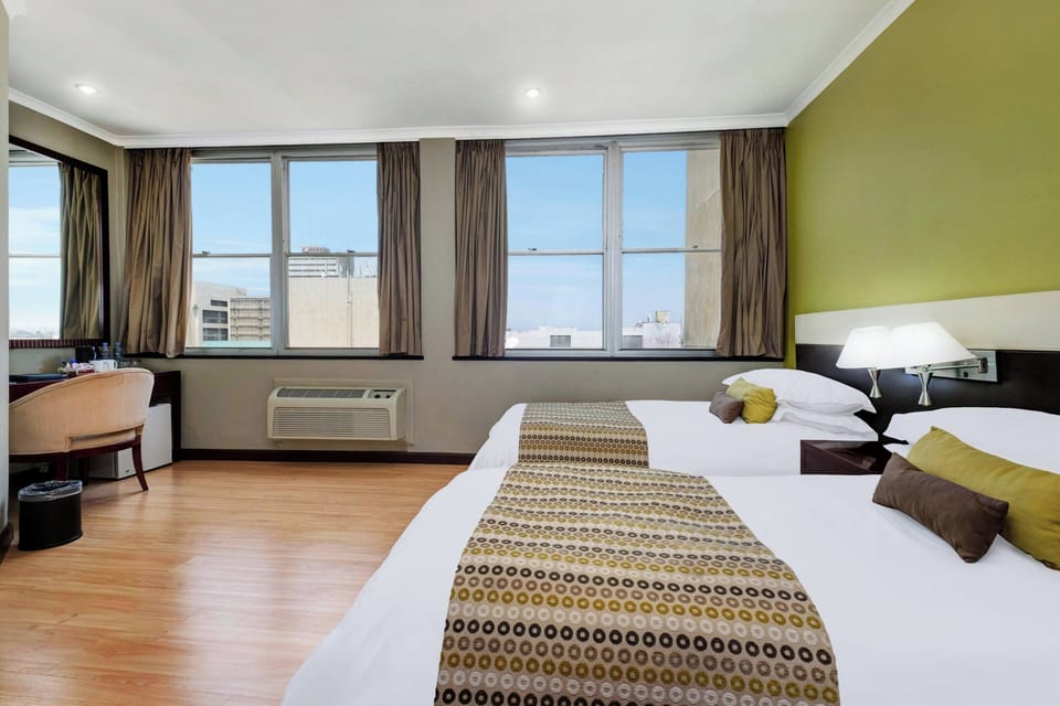 Premium bedding, in-room safe, desk, blackout drapes