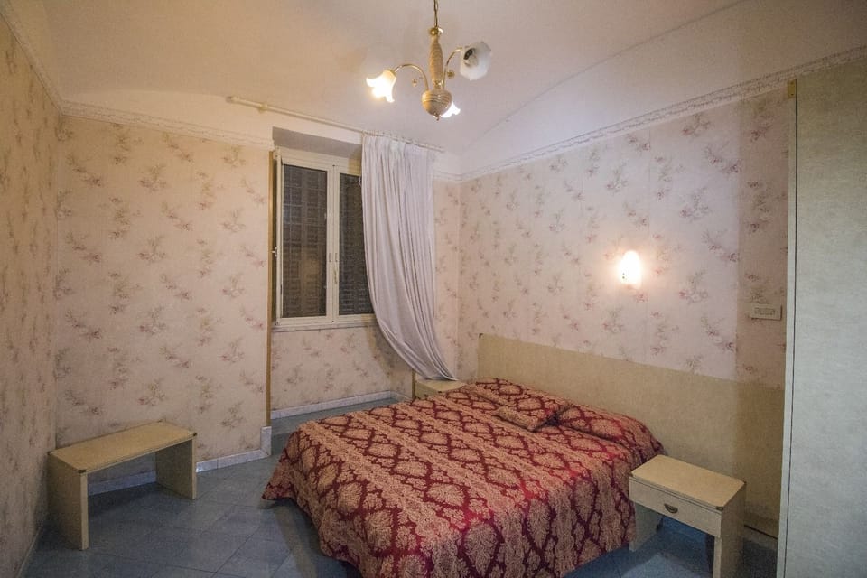 Double Room, Ensuite | WiFi (free), bed sheets