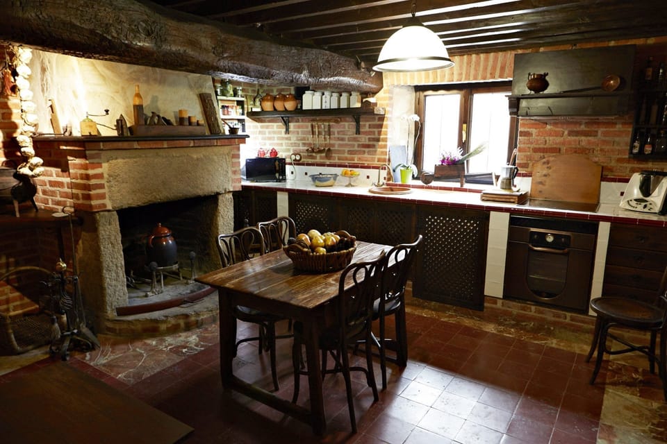House, 5 Bedrooms | Private kitchen | Oven, stovetop, dishwasher, cookware/dishes/utensils
