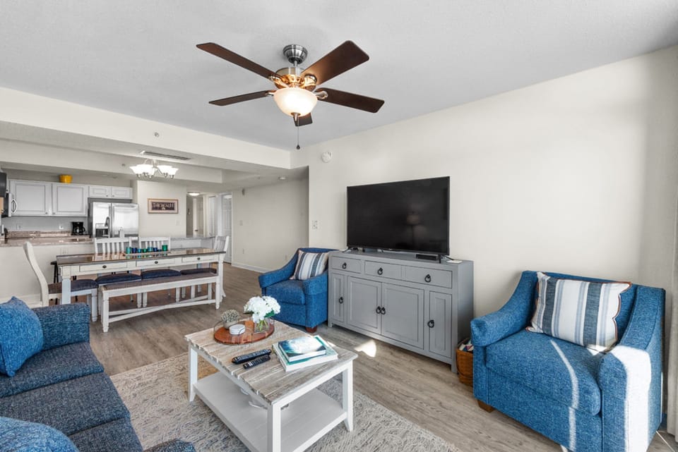 Deluxe Condo, 4 Bedrooms, Balcony, Oceanfront (807) | Living area | TV