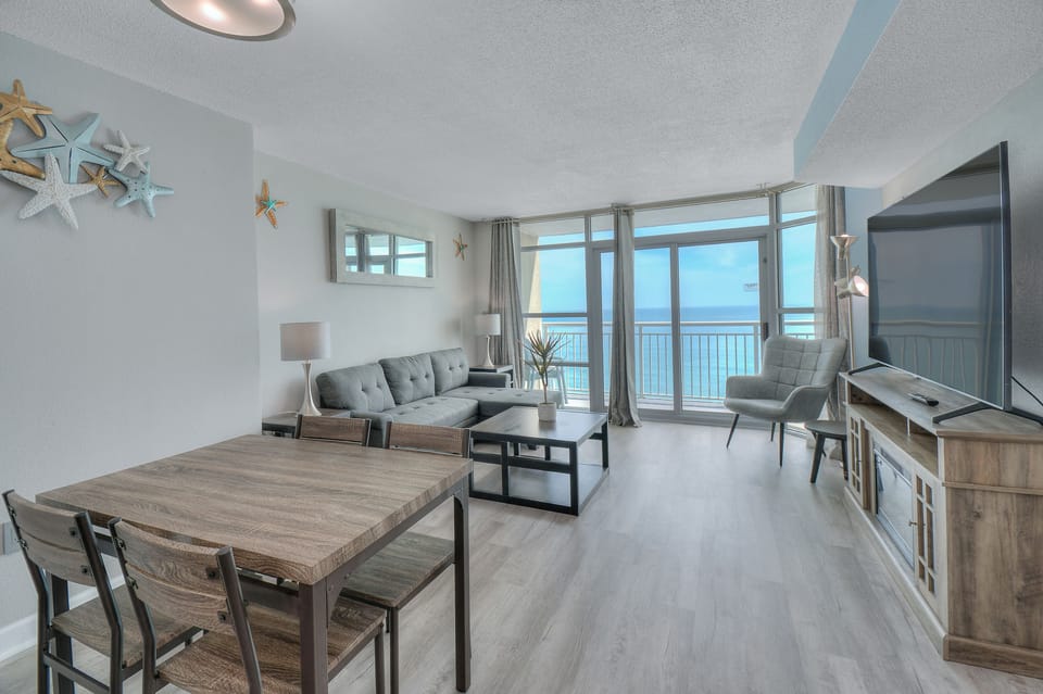 Deluxe Condo, 1 Bedroom, Balcony, Oceanfront (1432) | Living area | TV