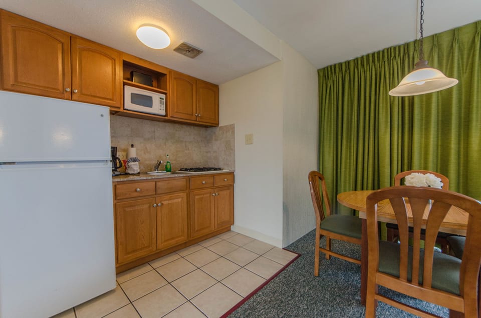 Pool front motel with kitchenette (F) | Iron/ironing board, rollaway beds (surcharge), WiFi (free)