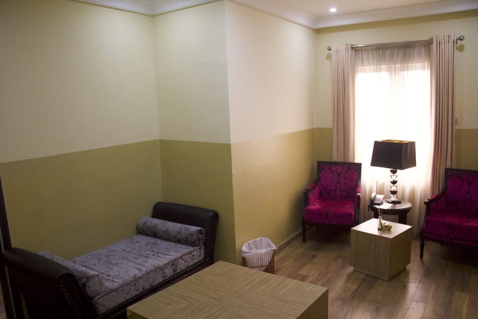 Emerald Suite | Minibar, in-room safe, soundproofing, free WiFi