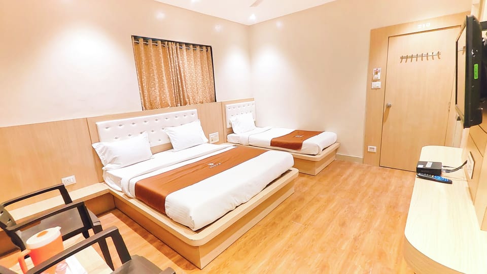 Select Comfort beds, desk, laptop workspace, free WiFi
