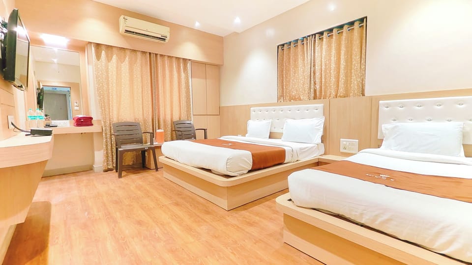 Select Comfort beds, desk, laptop workspace, free WiFi