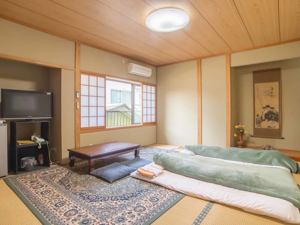 Japanese Style Room with private Bath/Toilet (10 tatami mats) | WiFi (free)