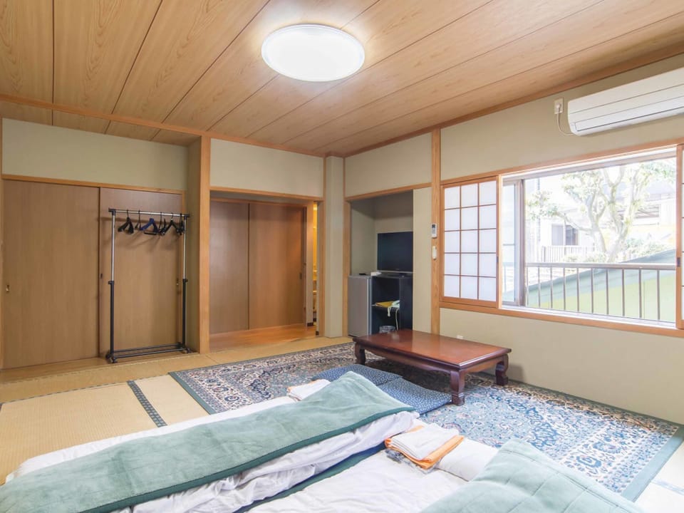 Japanese Style Room with private Bath/Toilet (10 tatami mats) | WiFi (free)