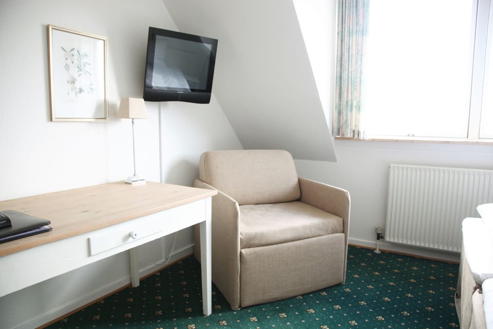 Twin Room | Room amenity