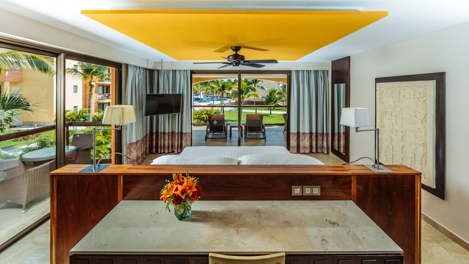 Suite (Ocean Front Premium Level) | Free minibar, in-room safe, desk, blackout drapes