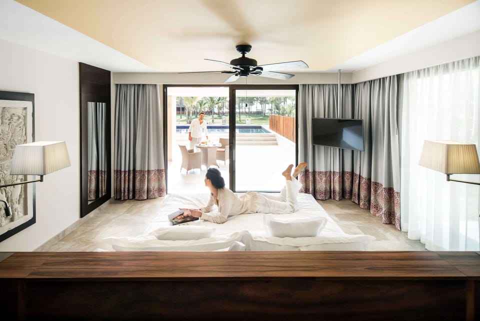 Free minibar, in-room safe, desk, blackout drapes