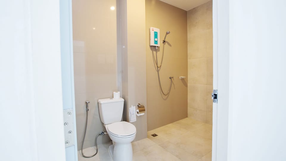 Shower, free toiletries, towels, soap