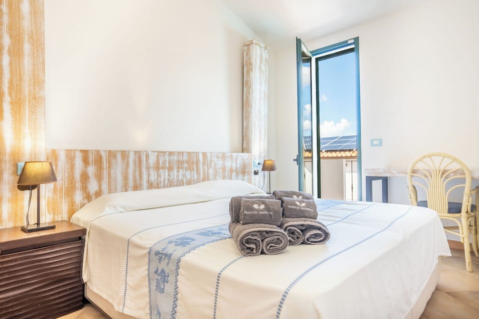 Superior Apartment | Premium bedding, in-room safe, desk, blackout drapes