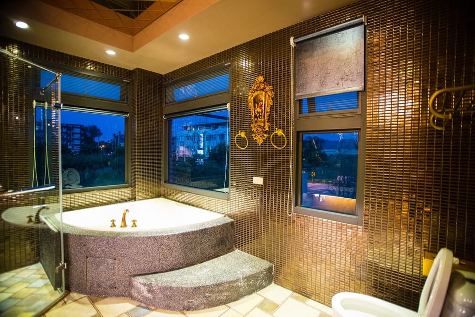 Exclusive Double Room, 1 Bedroom, Lake View | Deep soaking bathtub