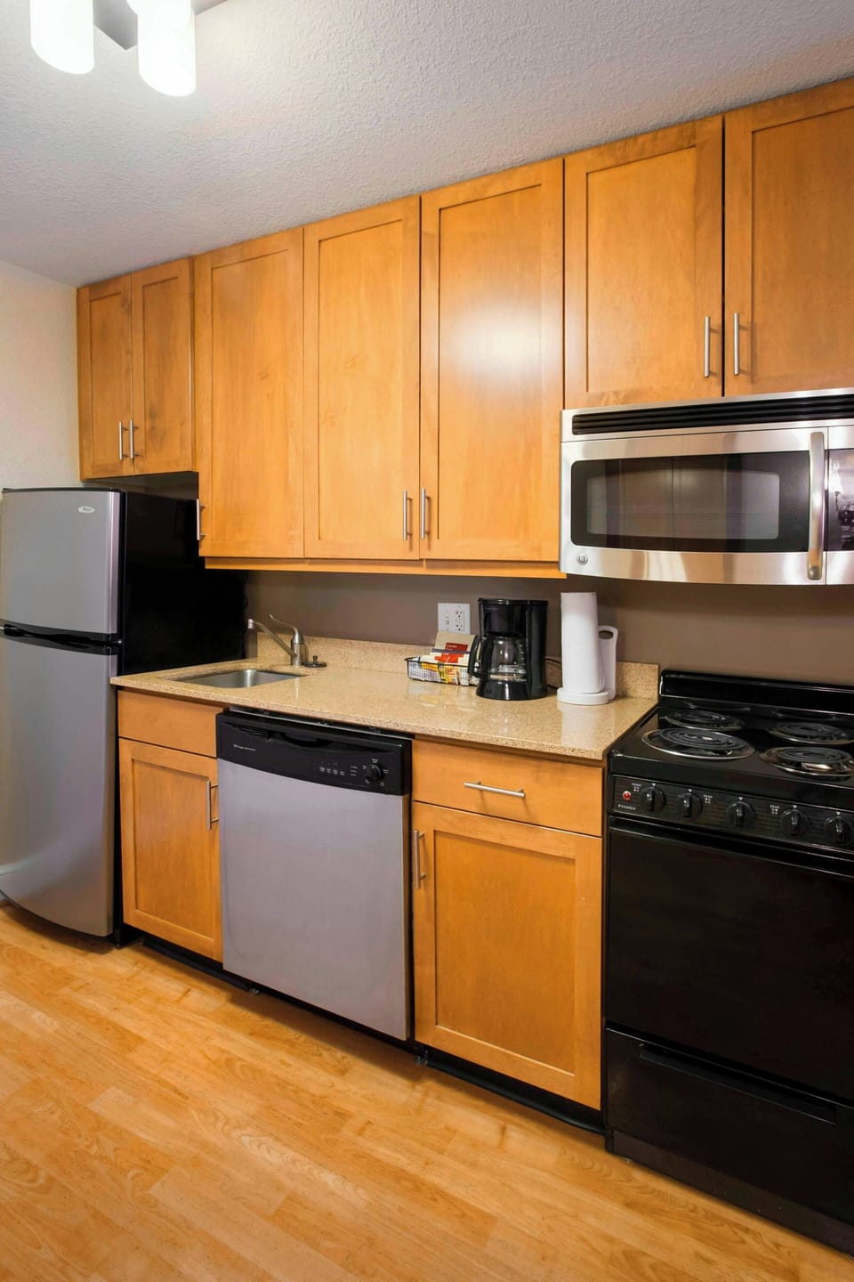 Coffee/tea maker, fridge, microwave, oven