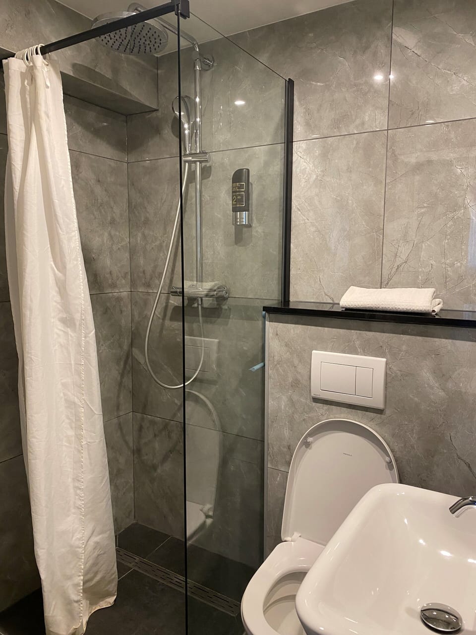 Basic Quadruple Room, Private Bathroom | Bathroom | Shower, towels