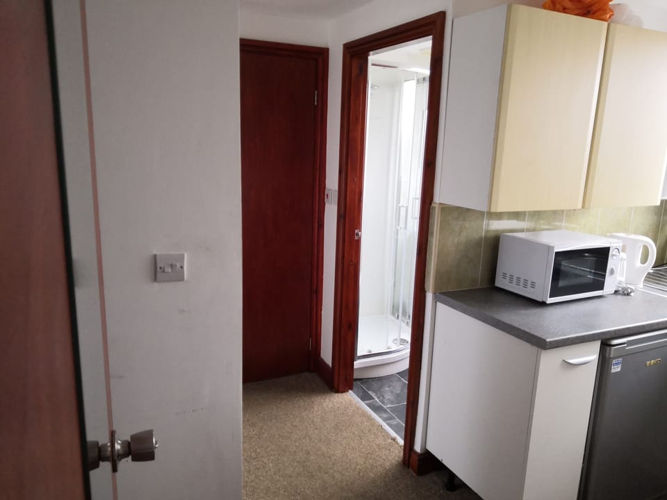 Apartment, Smoking, Corner | Soundproofing, iron/ironing board, free WiFi, bed sheets