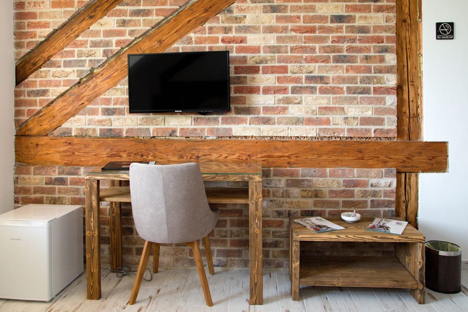 Comfort Twin Room | Desk, laptop workspace, WiFi (free), bed sheets