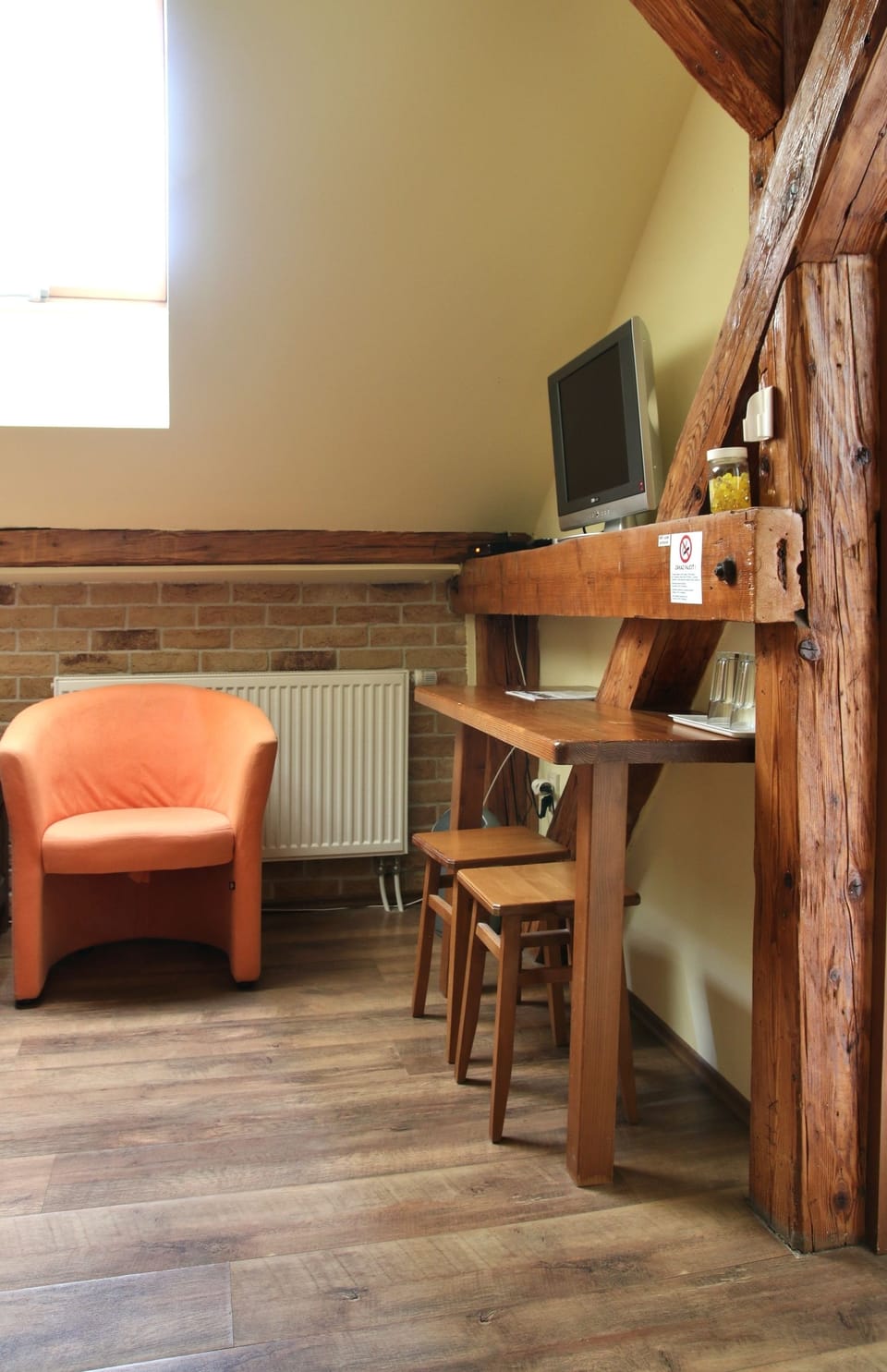 Single Room | Living area | LCD TV, heated floors