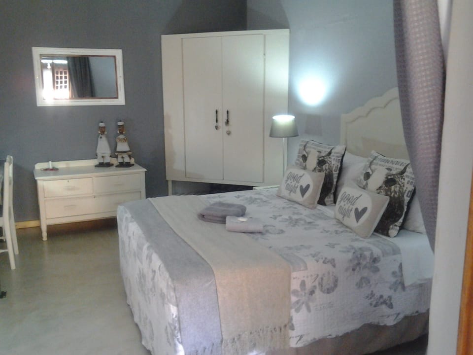 Double Room (Shower) | Desk, soundproofing, iron/ironing board, WiFi (free)