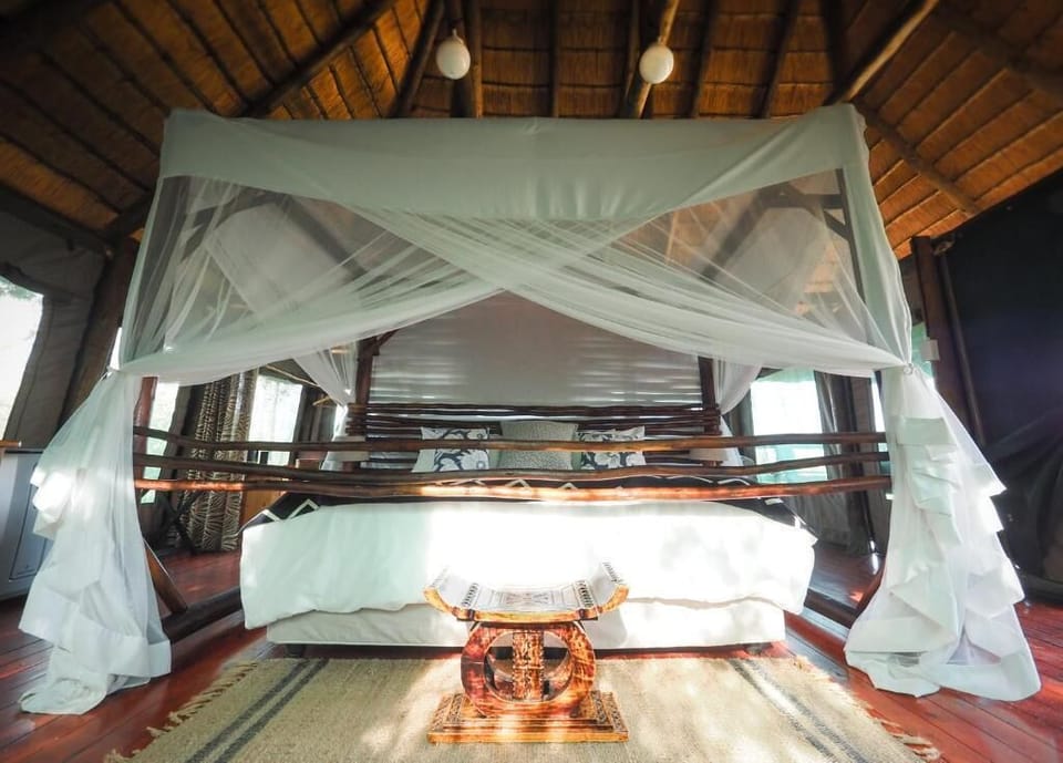 Luxury Tent, 1 Bedroom | In-room safe, WiFi (free), bed sheets