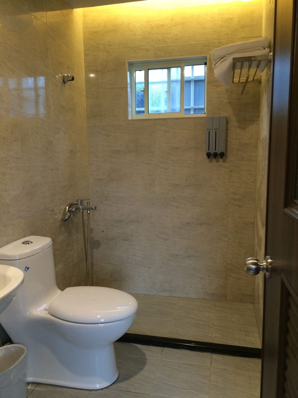 Quadruple Room | Bathroom | Shower, free toiletries, hair dryer, towels
