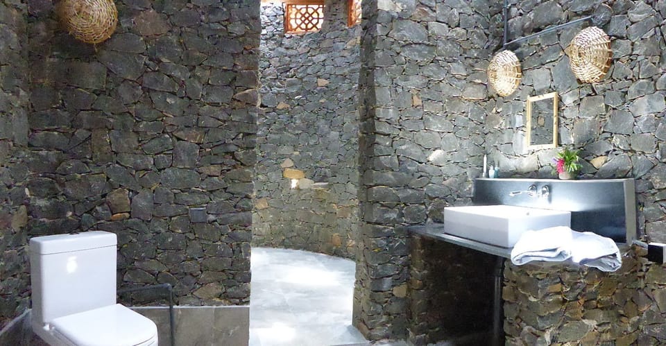 Kanda Villa, 1 Bedroom, Mountain View | Bathroom | Shower, free toiletries, towels