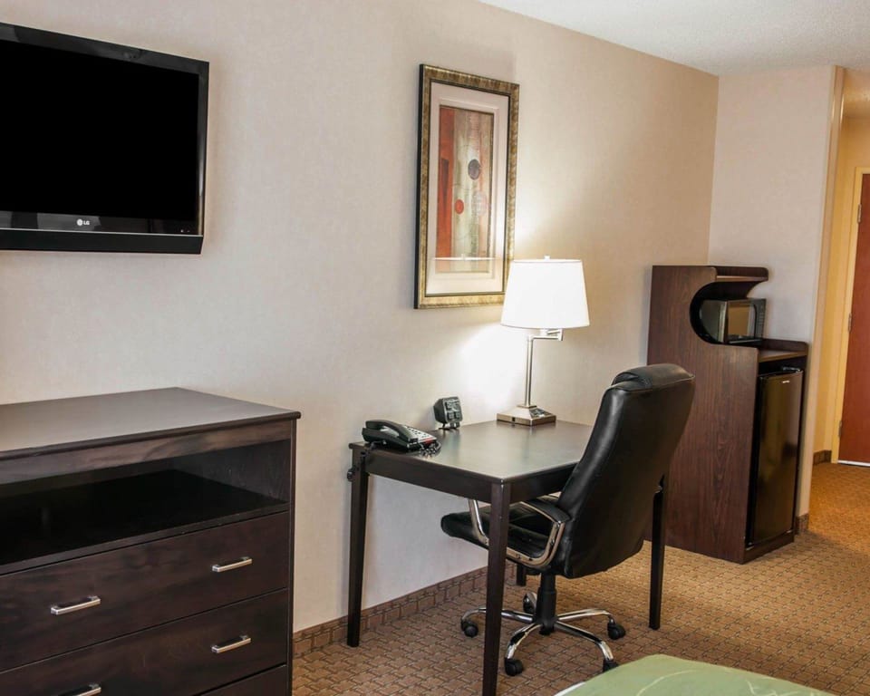 Suite, 1 King Bed with Sofa bed, Non Smoking | Desk, iron/ironing board, free WiFi, bed sheets
