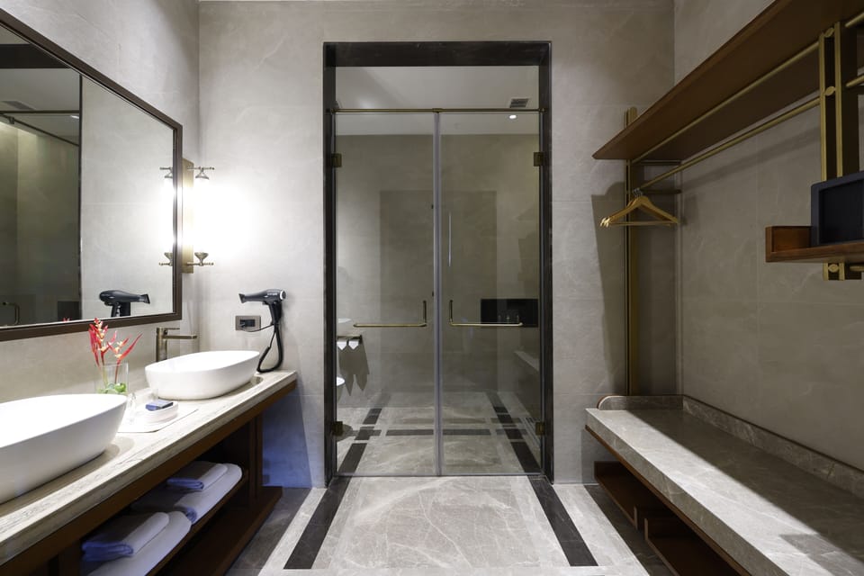 Sanctuary Suite | Bathroom | Free toiletries, hair dryer, slippers, towels