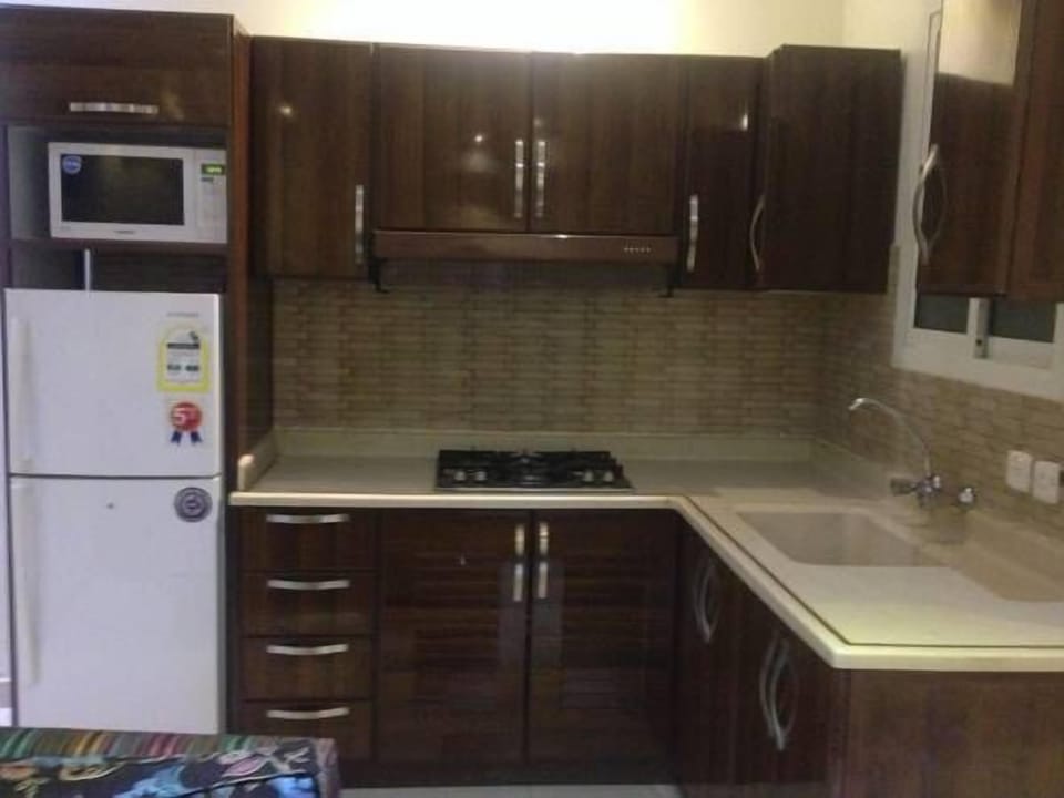 Full-size fridge, stovetop, electric kettle