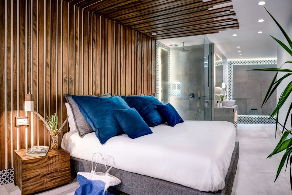 Junior Suite, 1 King Bed, Bathtub, Sea View | Premium bedding, down comforters, in-room safe, individually decorated