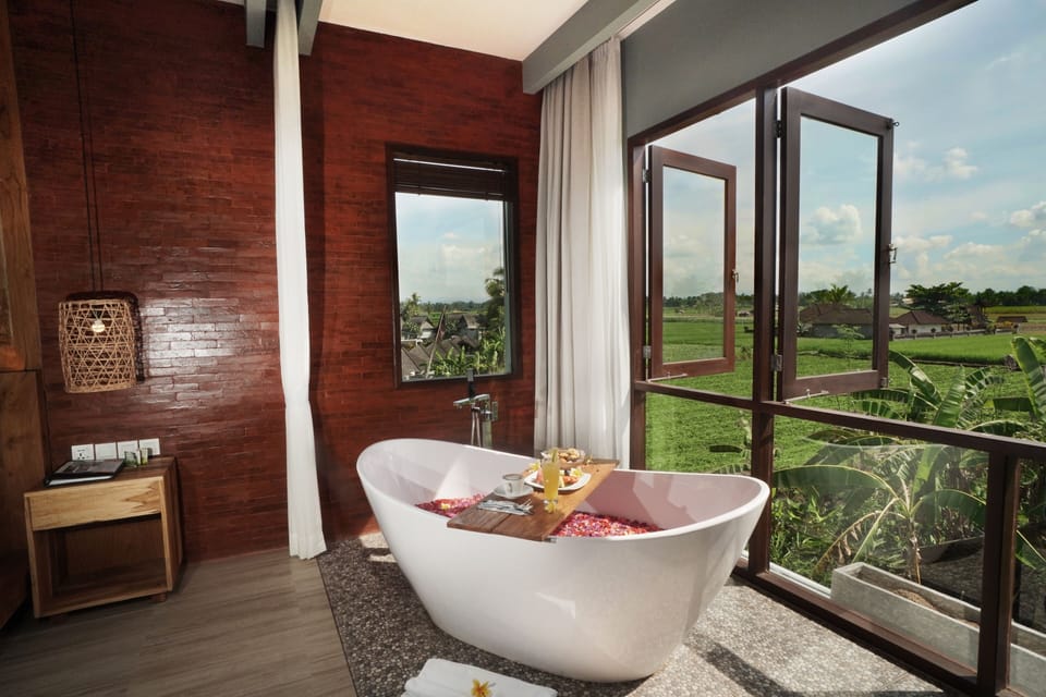 Premier Room | Deep soaking bathtub