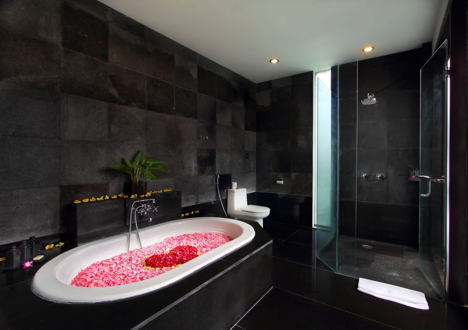 Separate tub and shower, rainfall showerhead, free toiletries