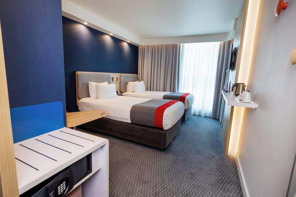 Standard Room, 2 Twin Beds | Hypo-allergenic bedding, in-room safe, desk, blackout drapes