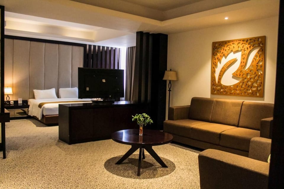 In-room safe, desk, blackout drapes, soundproofing