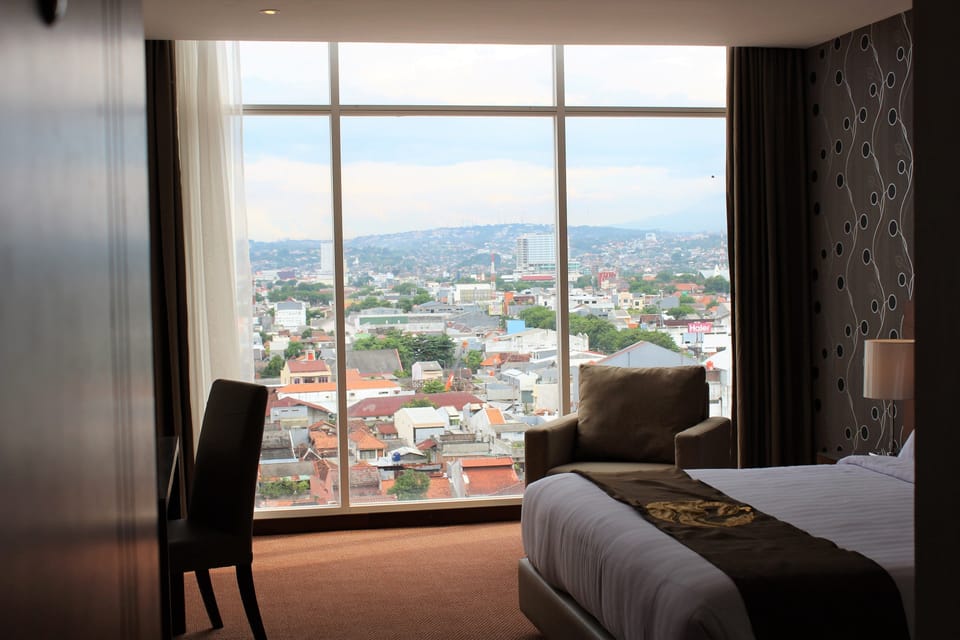 Executive Room | In-room safe, desk, blackout drapes, soundproofing