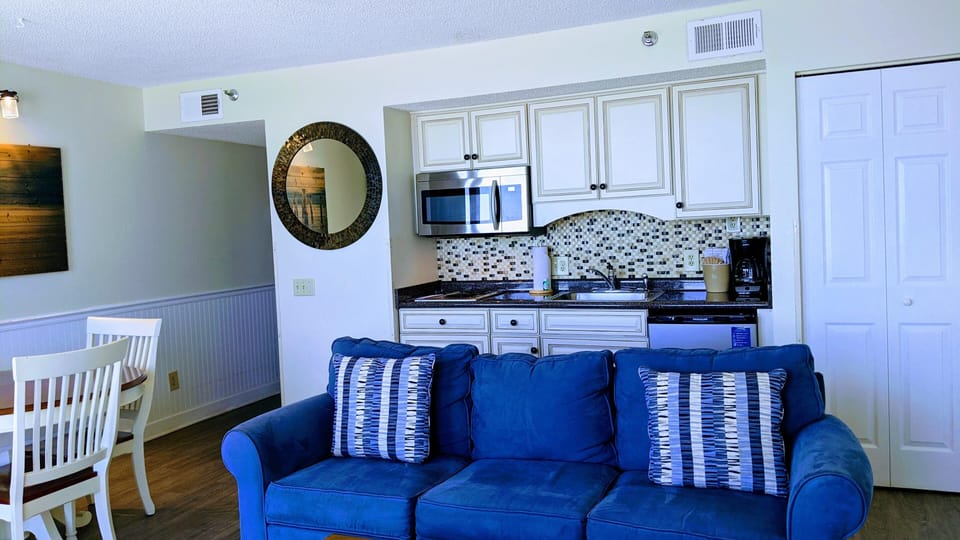 Premier Suite, 1 King Bed with Sofa bed | Individually decorated, individually furnished, iron/ironing board