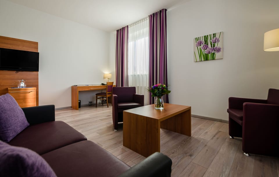 Suite | Desk, soundproofing, WiFi (free), bed sheets