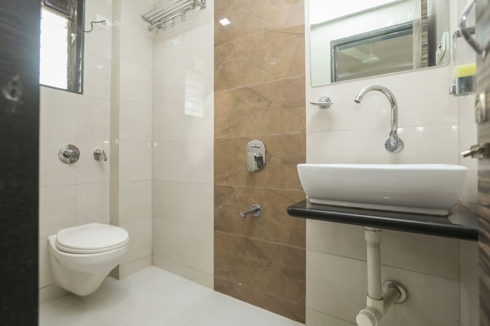Standard Double Room | Bathroom | Shower, rainfall showerhead, designer toiletries, towels