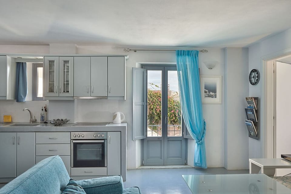 Villa | Private kitchen | Full-size fridge, oven, stovetop, coffee/tea maker