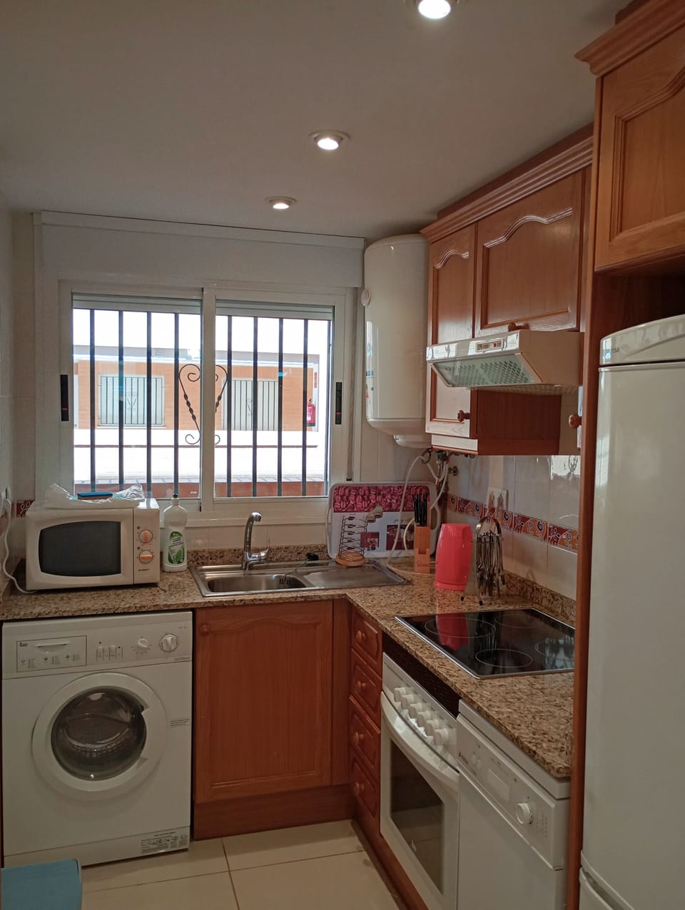 Apartment, 2 Bedrooms, Sea View (Frontales) | Private kitchen | Full-size fridge, microwave, oven, stovetop
