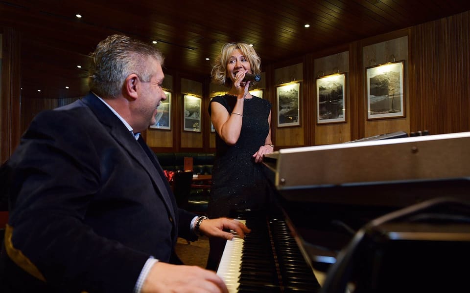 Piano bar