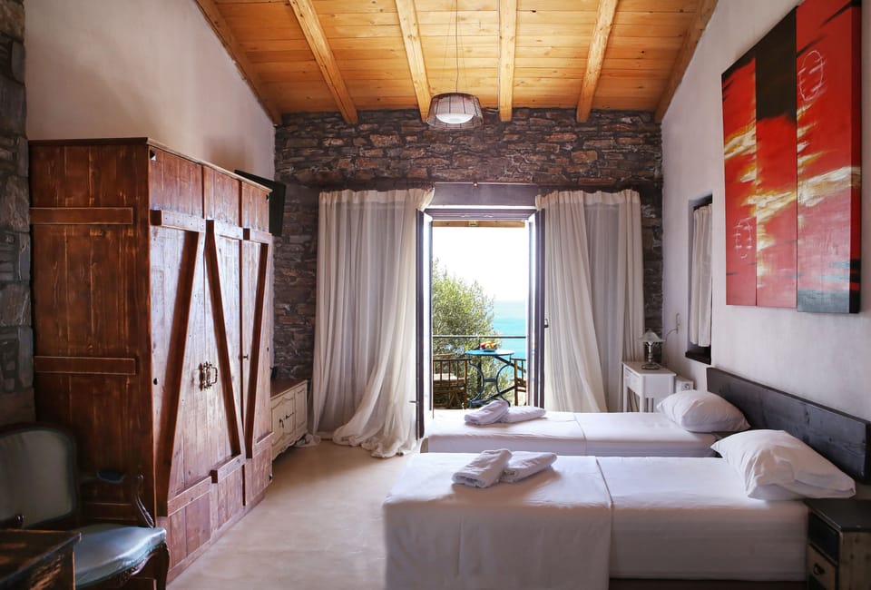 Standard Suite | Soundproofing, free WiFi, bed sheets