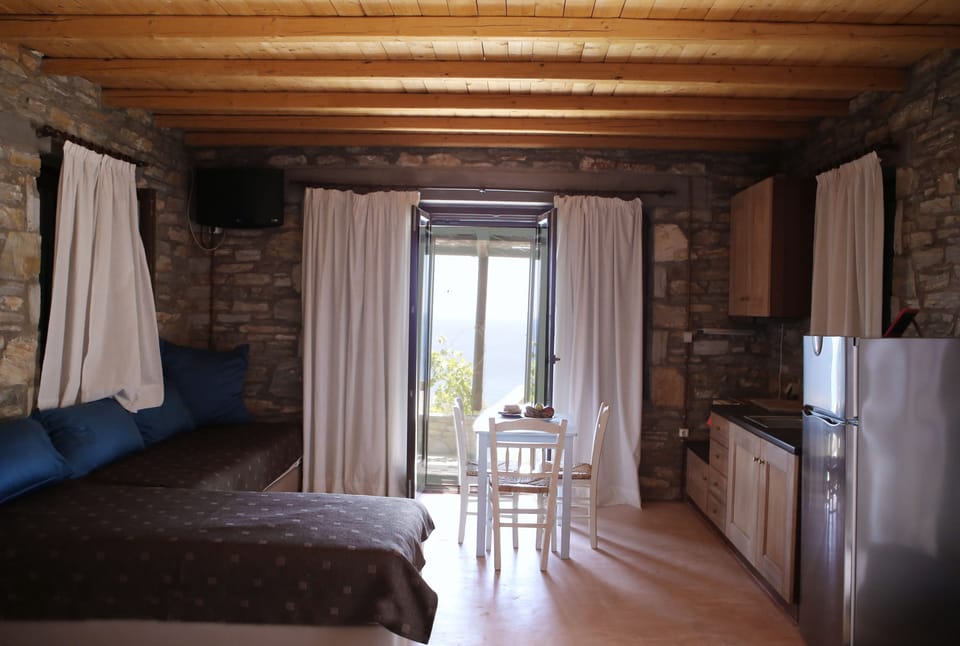 Grand Studio Suite | Soundproofing, free WiFi, bed sheets
