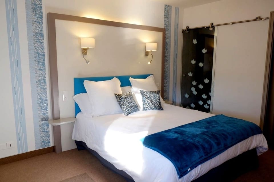 Premium Double Room | In-room safe, soundproofing, cribs (free), WiFi (free)