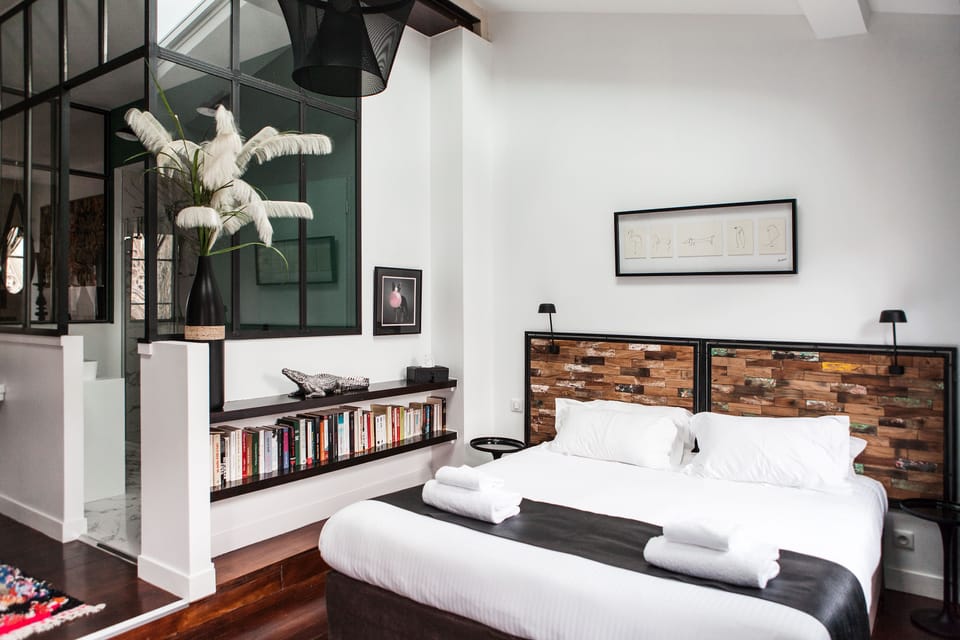 Suite (Kergomard) | Minibar, individually decorated, individually furnished, desk
