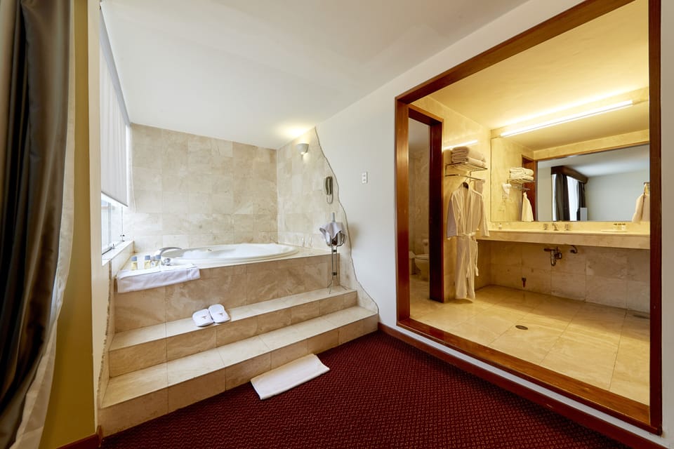 Deluxe Suite, 1 Queen Bed | Premium bedding, iron/ironing board, free WiFi