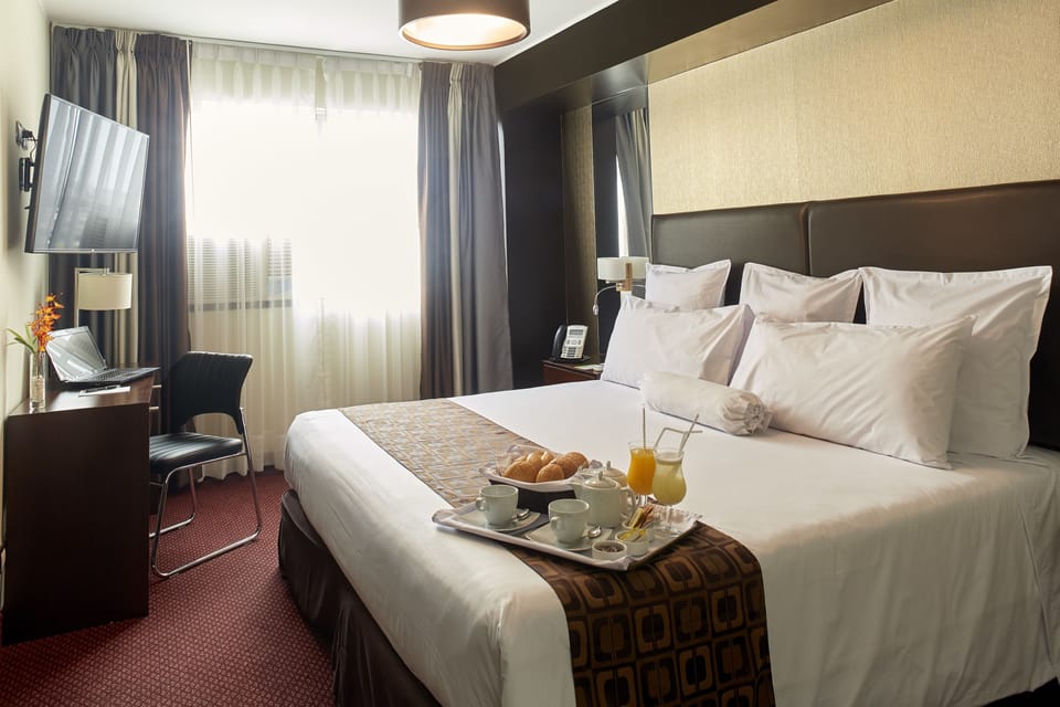 Premium bedding, iron/ironing board, free WiFi