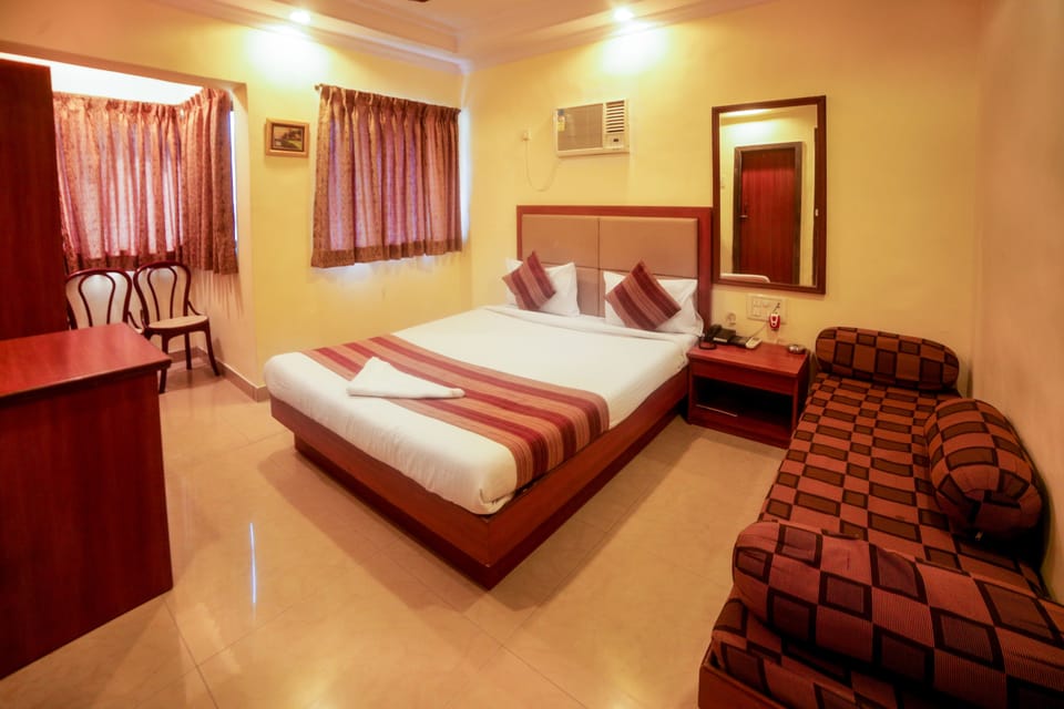 Deluxe Room | Premium bedding, memory foam beds, in-room safe, individually decorated
