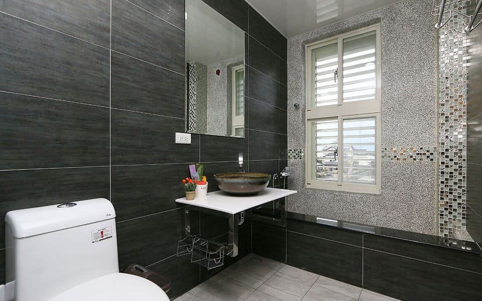 Comfort Double Room | Bathroom amenities | Hair dryer, slippers, towels
